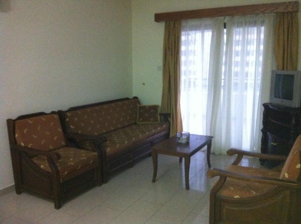 Zakos Court Apartments Larnaca Ngoại thất bức ảnh