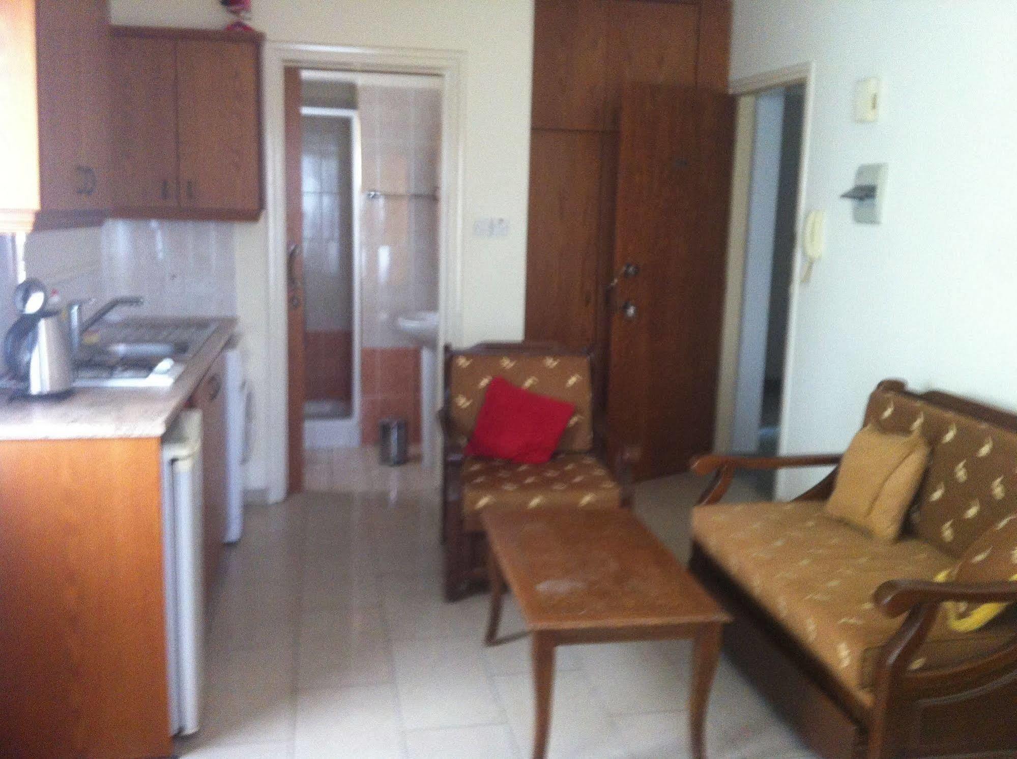 Zakos Court Apartments Larnaca Ngoại thất bức ảnh